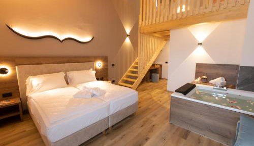Suite with Sauna and Jacuzzi