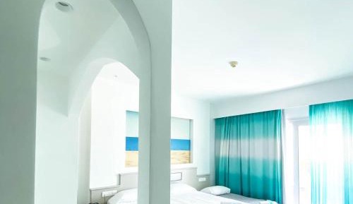 Twin Room with Balcony and Pool View