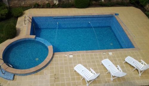 Three-Bedroom Villa with Balcony 