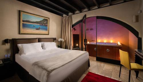 VIP Suite with Hot Tub in Patio - Andromeda