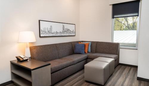 Den King Room with Sofa Bed and Accessible Tub - Disability Access