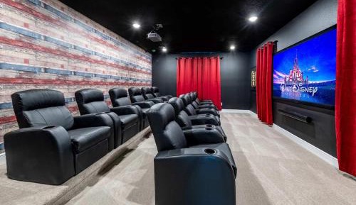 Twelve-Bedroom Holiday Home