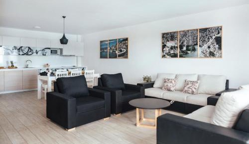 Two bedroom apartment with Balcony and Mountain View