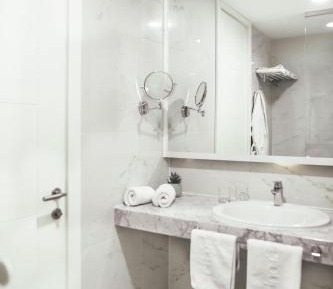 One Bedroom Apartment with Balcony and Seaview