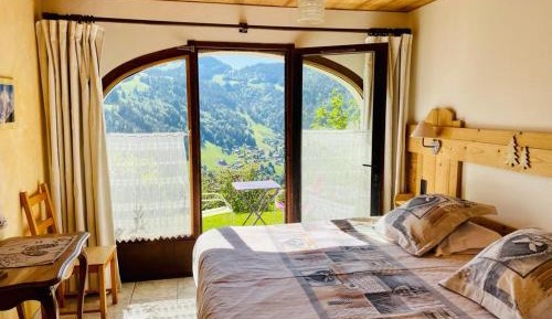 Double or Twin Room with Mountain View
