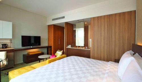 Deluxe King Room - Non-Smoking