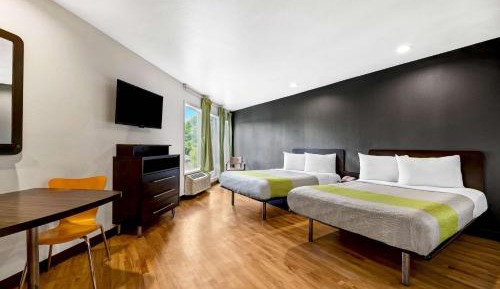 Deluxe Quadruple Room - Non-Smoking