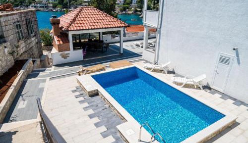 Studio Apartment with Terrace and Sea View