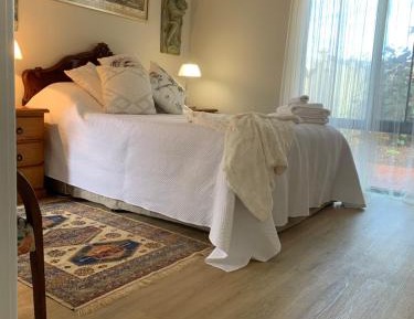 Deluxe Queen Room with Garden View