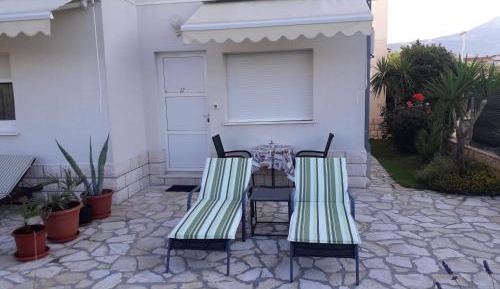 Apartment with Garden View