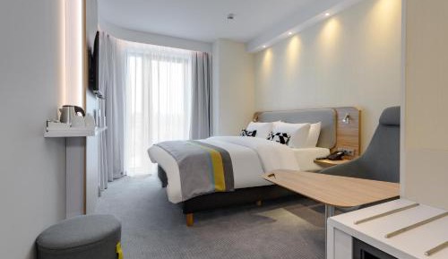 Standard Queen Room