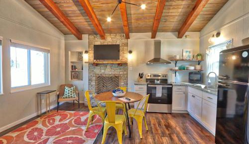 One-Bedroom Holiday Home