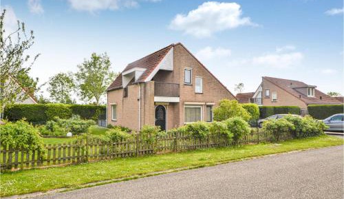 Three-Bedroom Holiday Home 