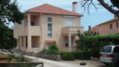 One-Bedroom Apartment with Balcony