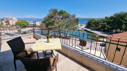 Deluxe Suite with Balcony and Sea View