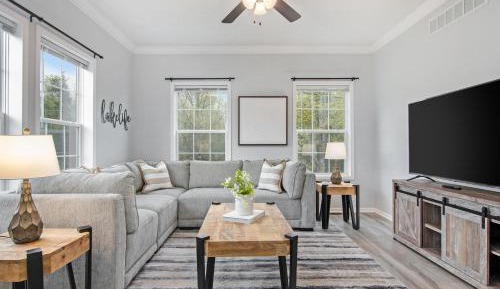 Five Bedroom Holiday Home
