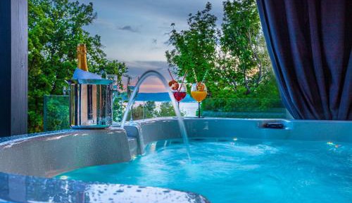 Exclusive Mobile Home with Spa Bath