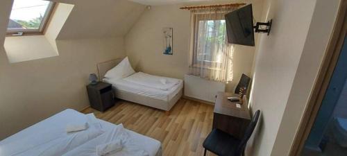 Deluxe Room (2 Adults + 1 Child)
