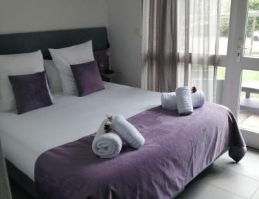 Queen Room with Garden View