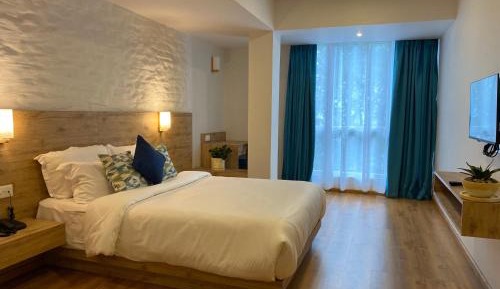 Deluxe Queen Room
