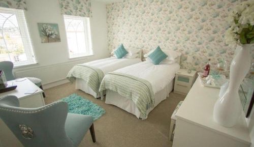 Twin Room with Private Bathroom
