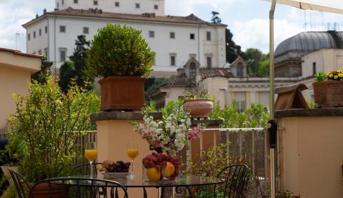 Apartment with Terrace and Depandance 