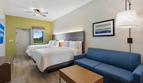 Queen Room with Two Queen Beds and Balcony - Non-Smoking
