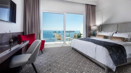 Luxury King Room with Sea View and Balcony