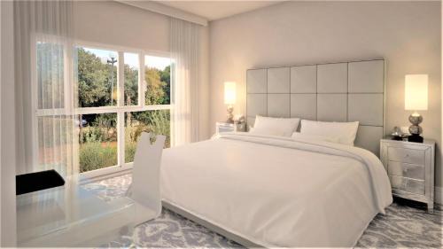 Luxury King Suite with Balcony