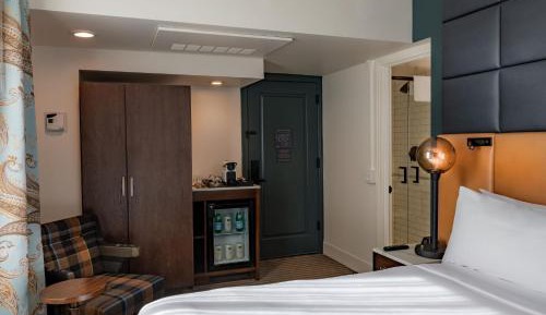 Standard Queen Room