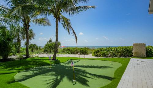 Beachfront Courtyard View Deluxe King Studio