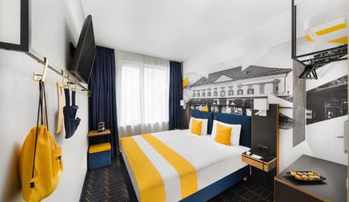 Standard Queen Room