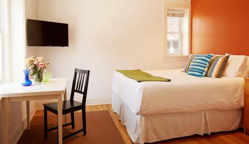 Junior Studio Suite - 1 Queen Bed