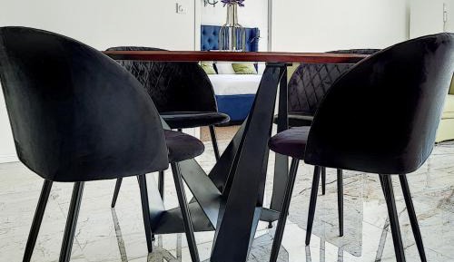 Deluxe Two-Bedroom Apartment