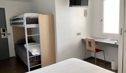 1 Double Bed 2 Single Beds