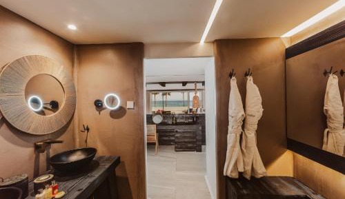 Suite with Hot Tub