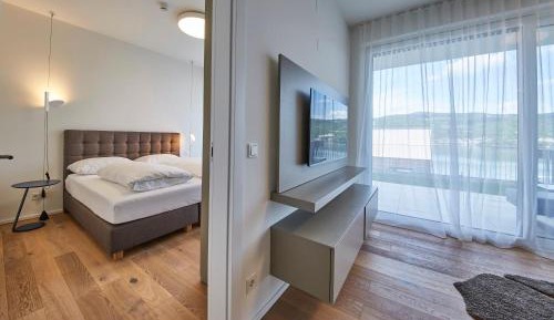 Penthouse Apartment with Lake View - E8A