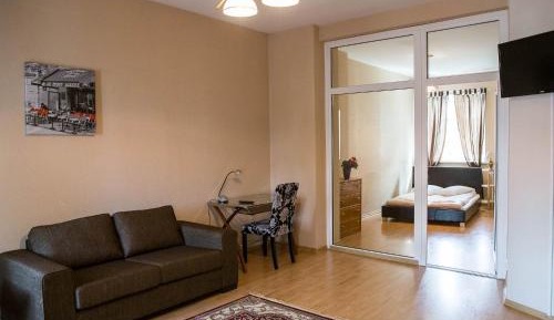 Family Room (2 Adults + 2 Children)