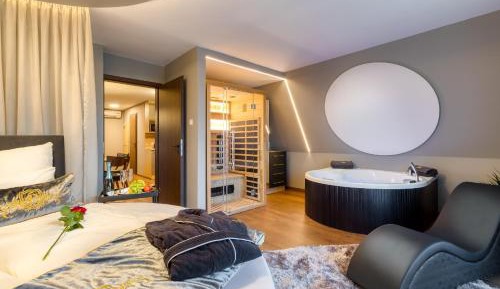 Suite with Hot Tub