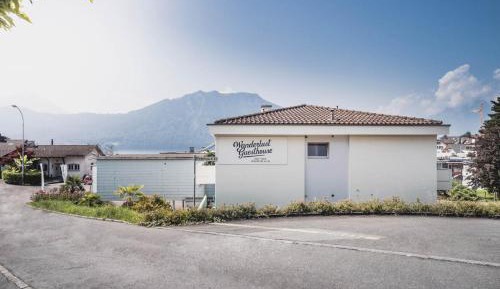 Apartment with Mountain View