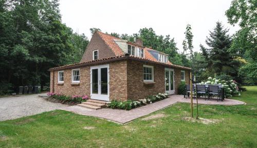 Deluxe Double Room (2 Adults + 1 Child)