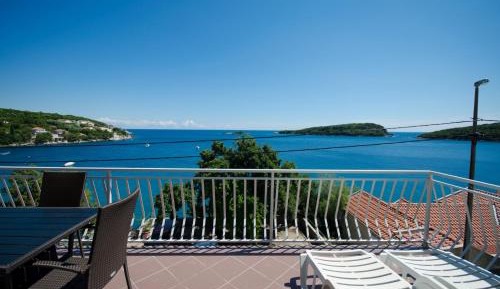 Comfort One-Bedroom Apartment with Sea View 