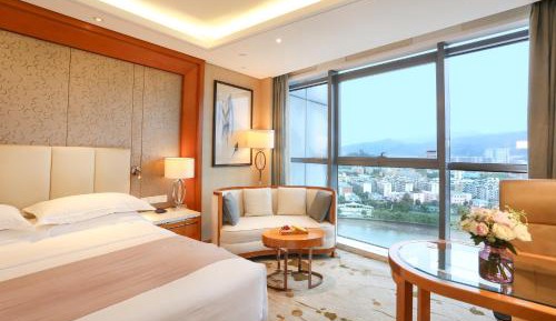 Business Queen Room with  River View