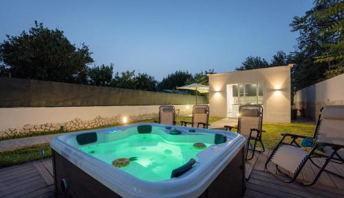 Apartment with Pool View 
