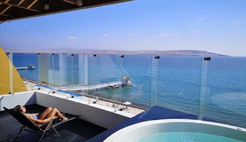 Studio Apartment with Sea View