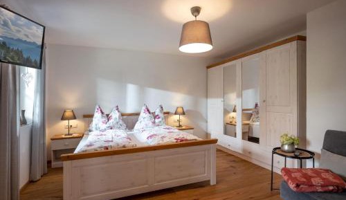 One-Bedroom Apartment with Shower