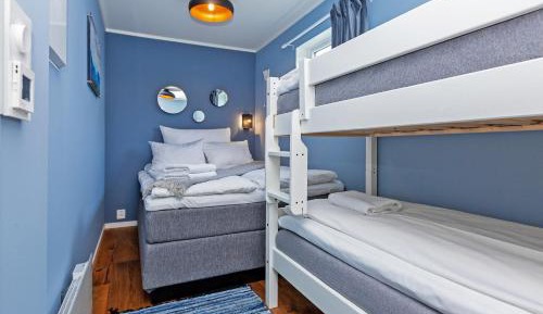 Standard One-Bedroom Apartment with Harbor View