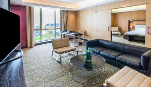 One-Bedroom Suite with Lounge Access