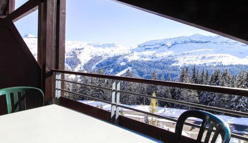 Apartment with Mountain View