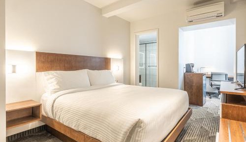 Standard Queen Room
